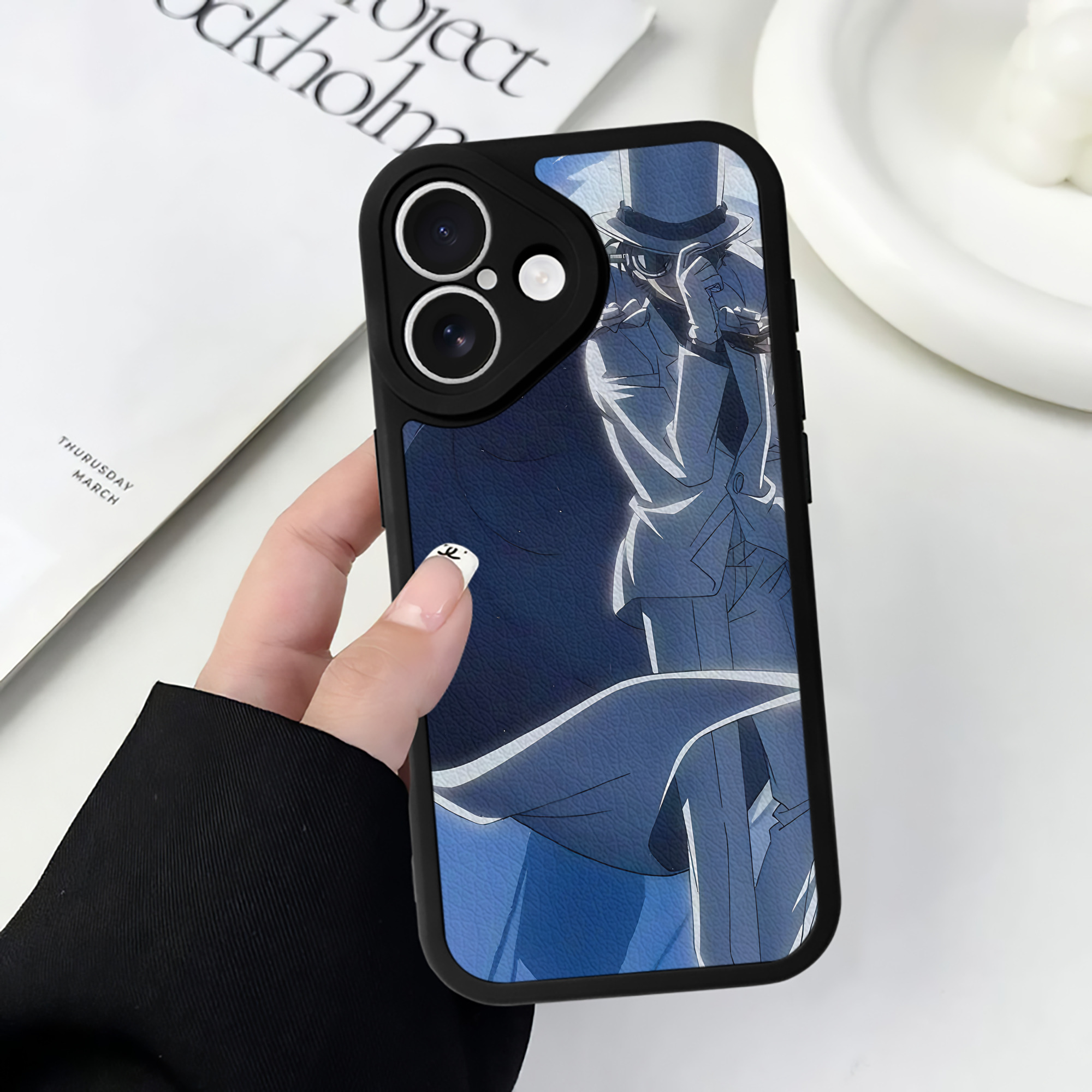 （画像用） 名探偵コナン Detective Conan 【iPhone 16シリーズ対応】シリコンスマホケース（レザー調） 材質：シリコン